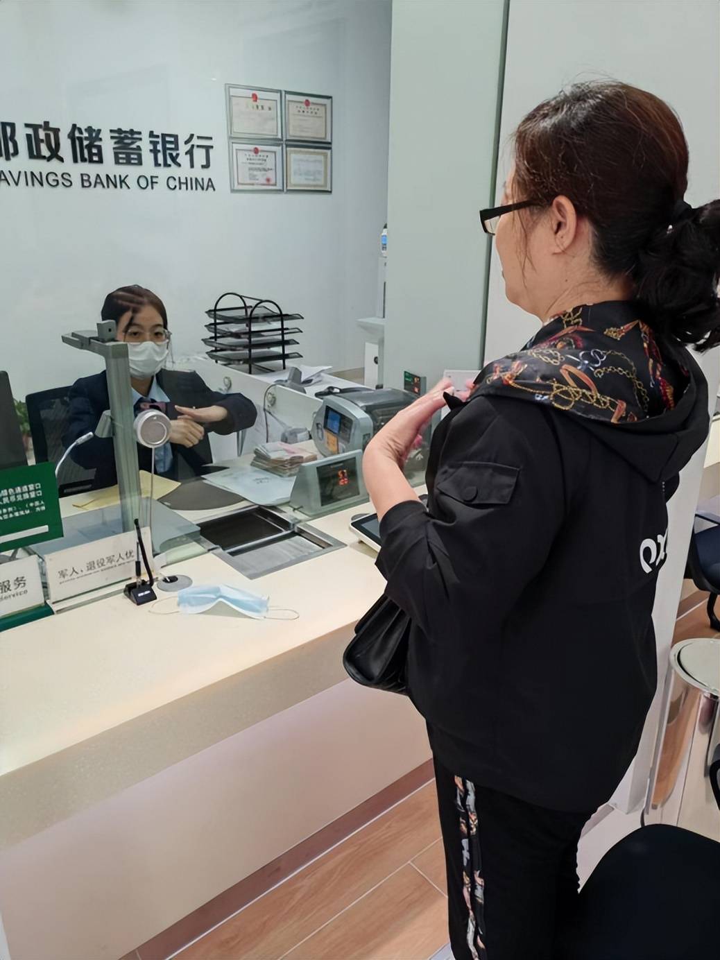 万籁无声服务有爱邮储银行常德市分行创建手语服务特色网点