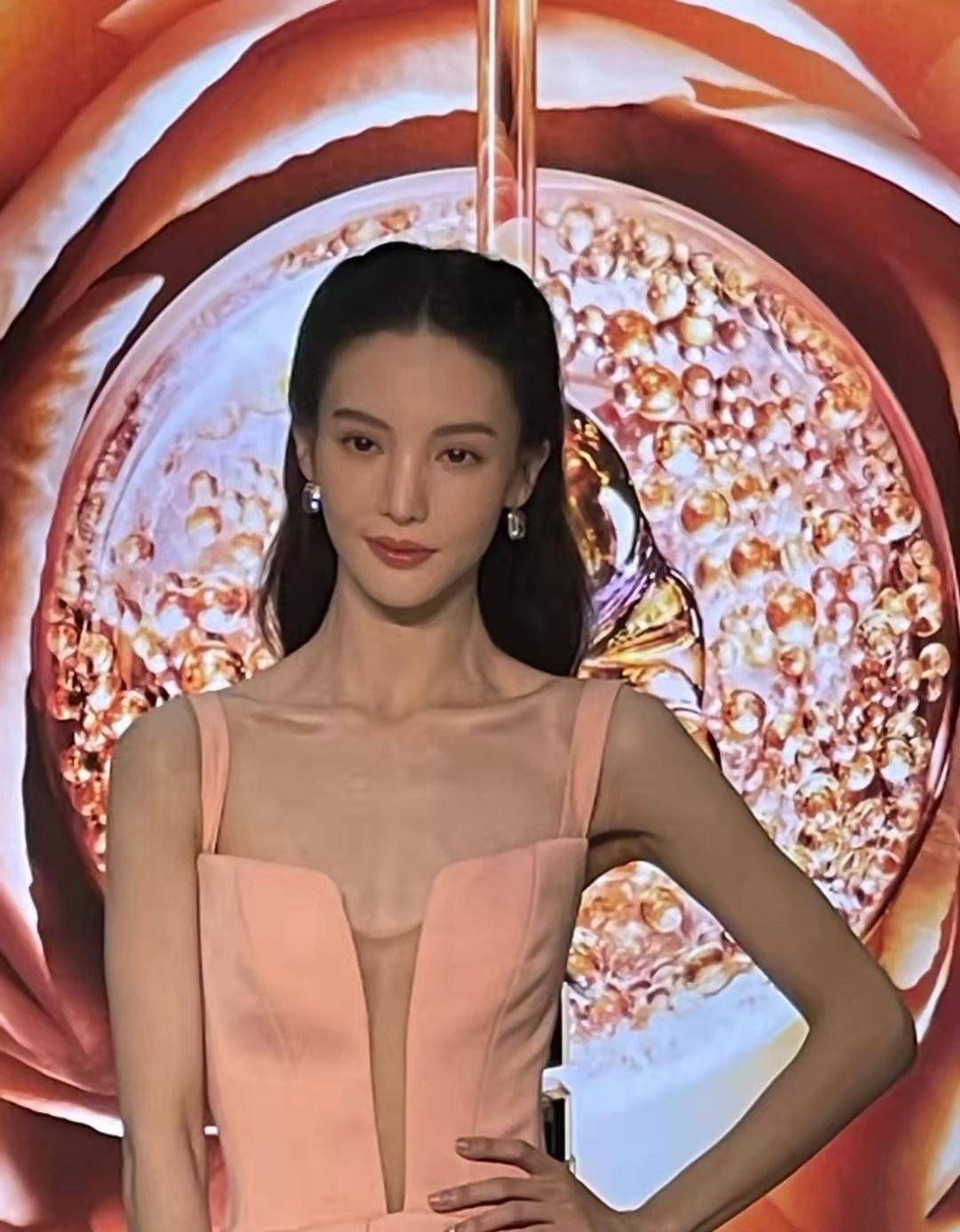 原创胖了上镜不好看可头大身小排骨身材女明星们瘦得这么病态也惊悚