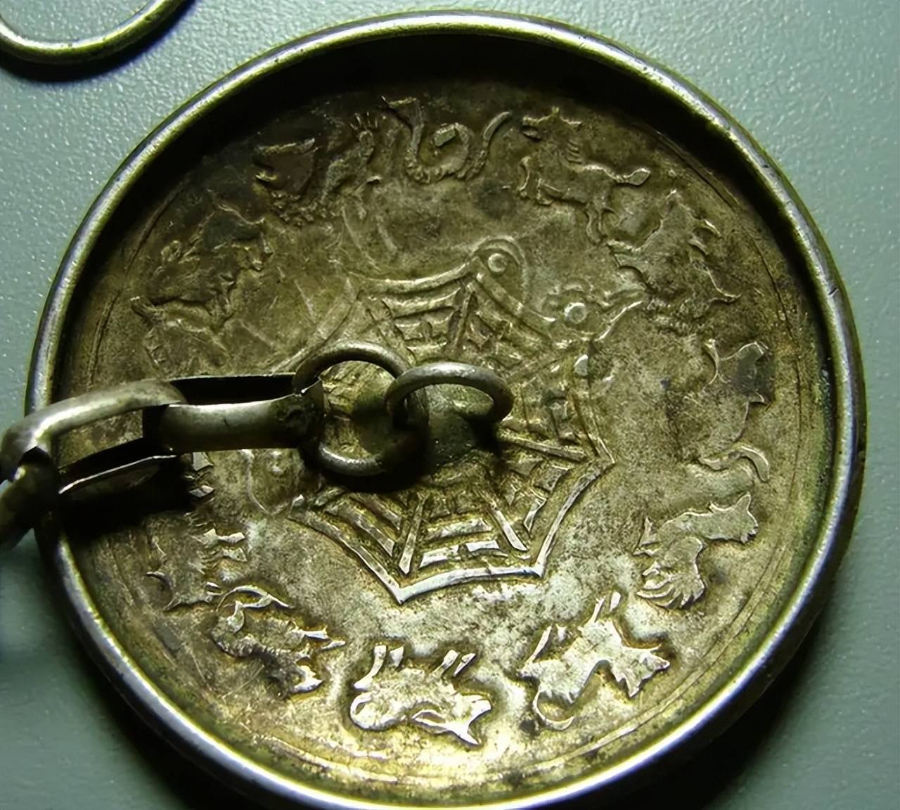 明早中期（15-16世纪前半） 铜嵌银布顿大师
