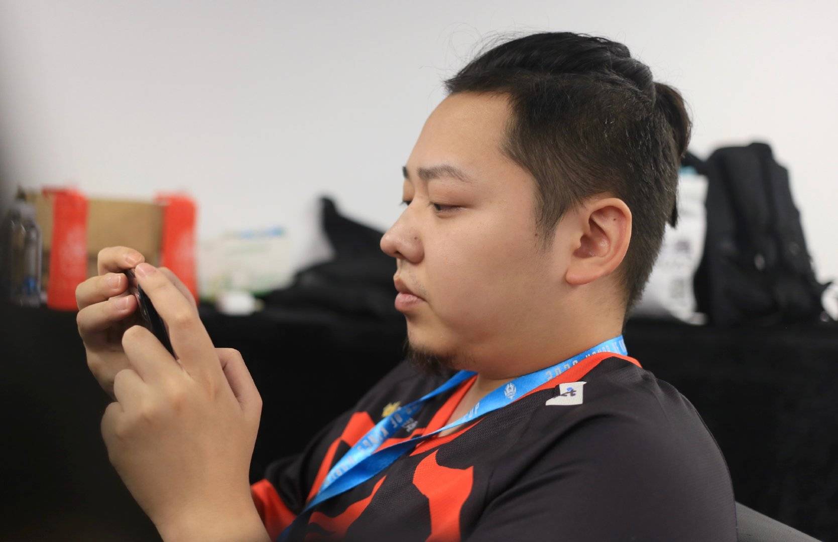 ag选手出事后,菲菲立马联系律师团_蓝柚_战队_联赛