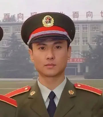 靠一张脸混入娱乐圈军艺校草沈腾远没有你想得简单