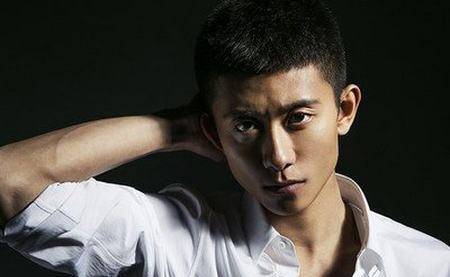 和张一山合作的演员都知道,张一山是对作品非常认真和敬业的,有时为了