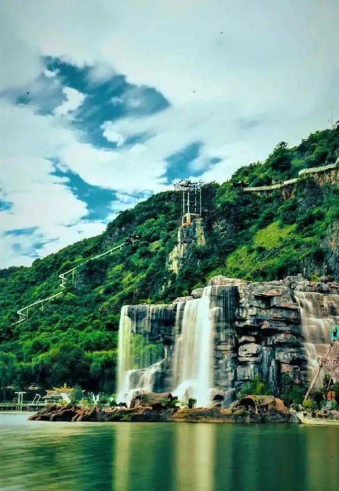 (图源:丽江观音峡景区)景区内有很多适合孩子们玩的游乐项目,如玻璃