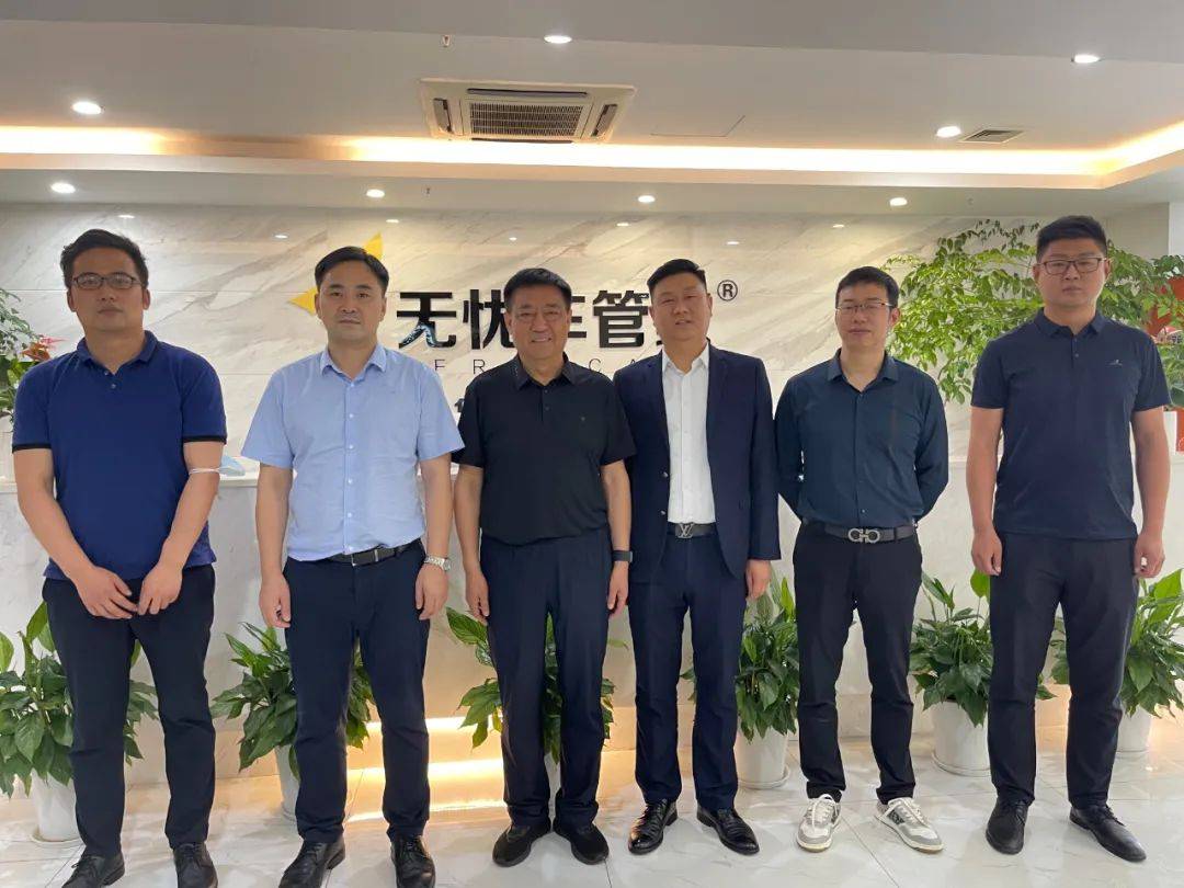 湖北襄阳高新区党工委委员管委会副主任周保汉莅临无忧车管家考察指导