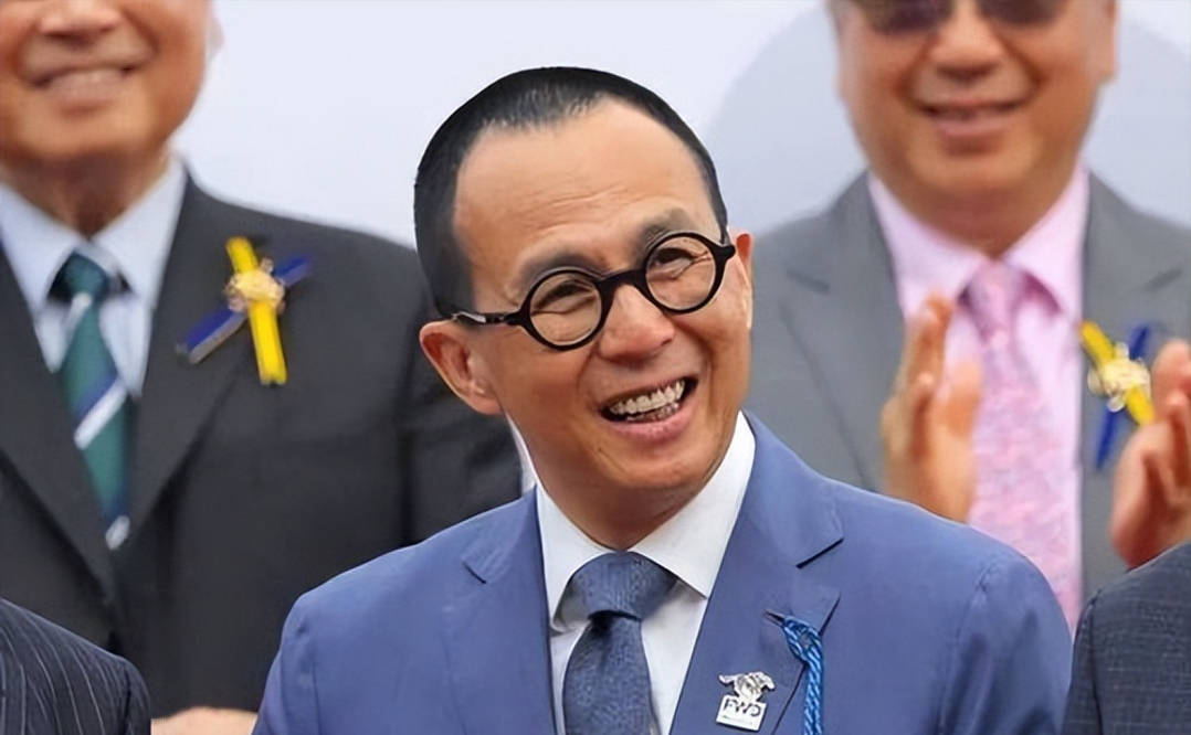 借父亲4亿悉数归还,56岁李泽楷坚持不婚_庄明月_李泽钜_儿子