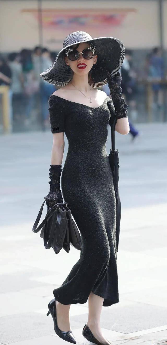 原创御姐范的连衣裙美女造型风格娴静又好看会更经典