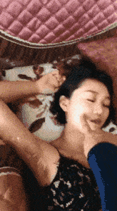 每日一笑:妹子长得这么漂亮,这样吃大葱真是有损形象啊