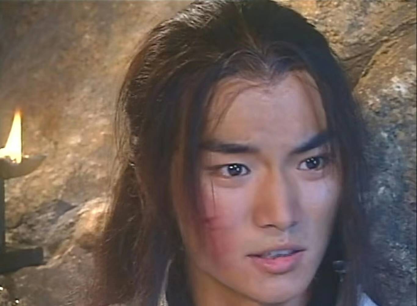 期间,有朋友告诉他著名导演尤小刚的新剧《凤在江湖》正在招新人演员