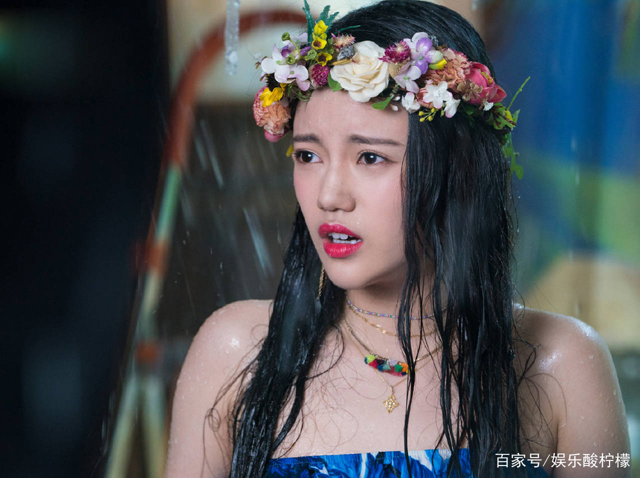 沈腾放照片,杨紫搞隐身,赵丽颖玩配音,电影蹭热度的花样真多_刘峻