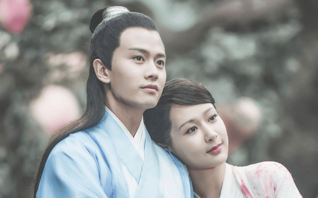 演员马可生孩子邻居杨紫任嘉伦留言都撞款还撞出个背后的女人