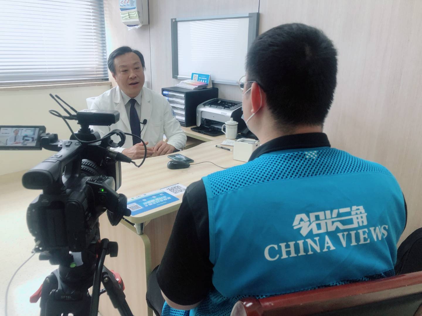 今日长三角系列人文纪录片拍摄花絮浙江省人民医院原骨科主任夏冰