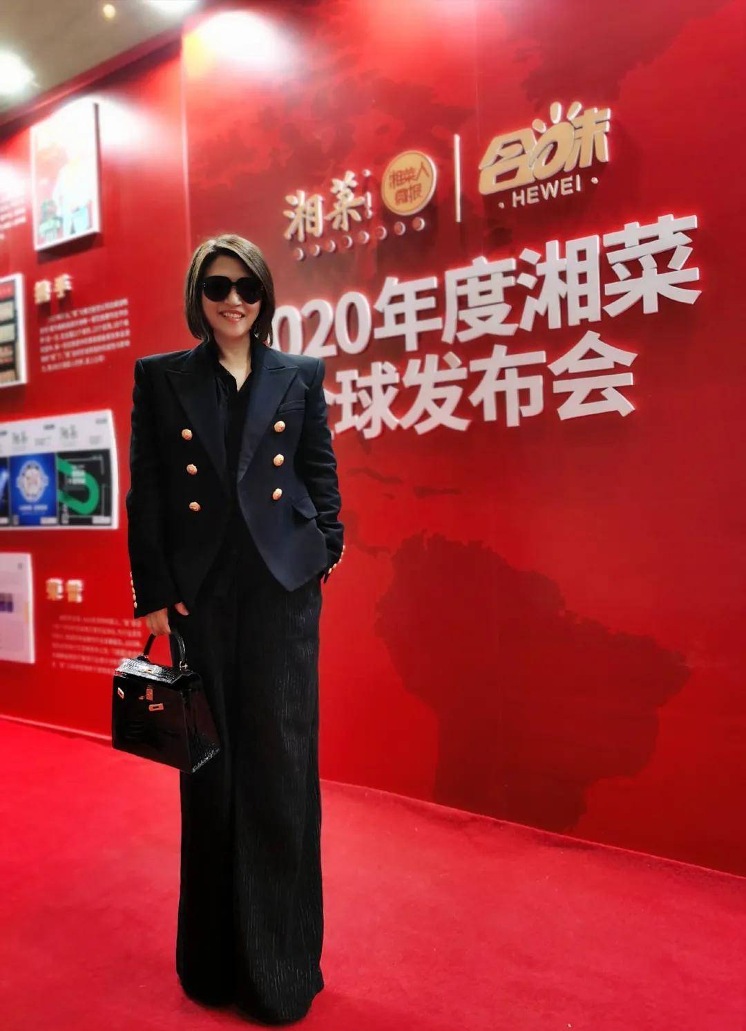 无视警察调解任性打砸长沙人大代表冰火楼胡艳萍成打砸代表