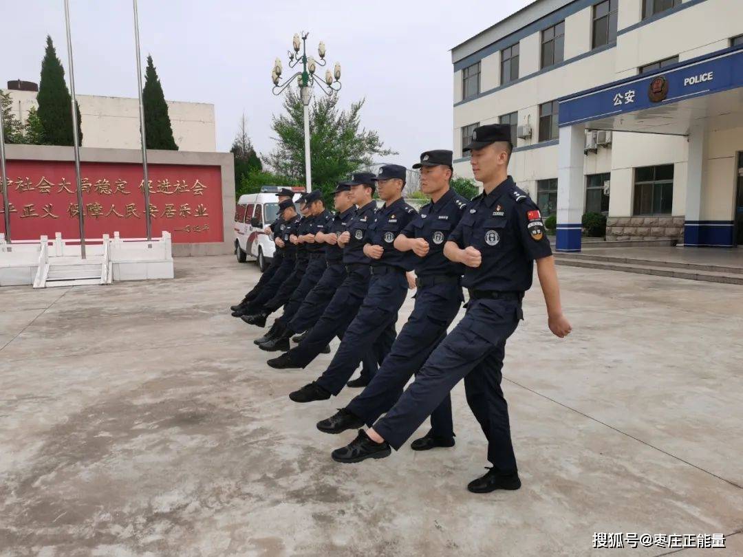 这就是枣庄丨战酷暑练精兵枣庄高新区特警大队开展夏季队列训练
