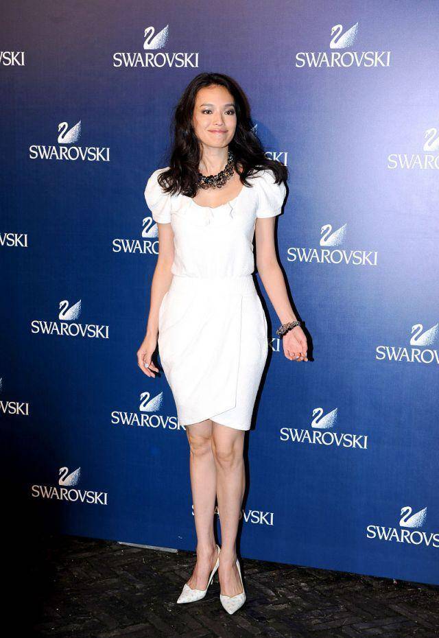 原创舒淇越老越惊艳一袭灰色连衣裙自带高级感骨子里的美