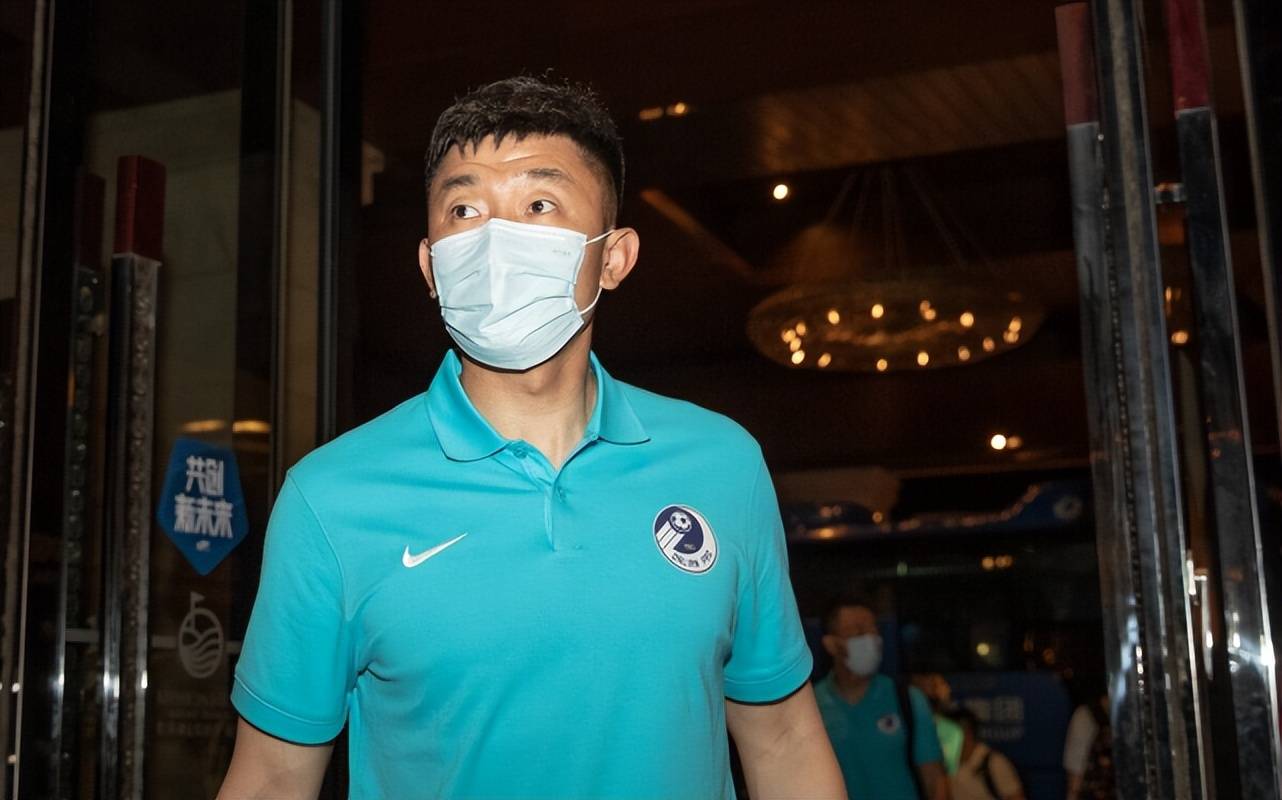 谢晖携张翀出席大连人队赛前发布会,张翀:对于球队降级表示抱歉