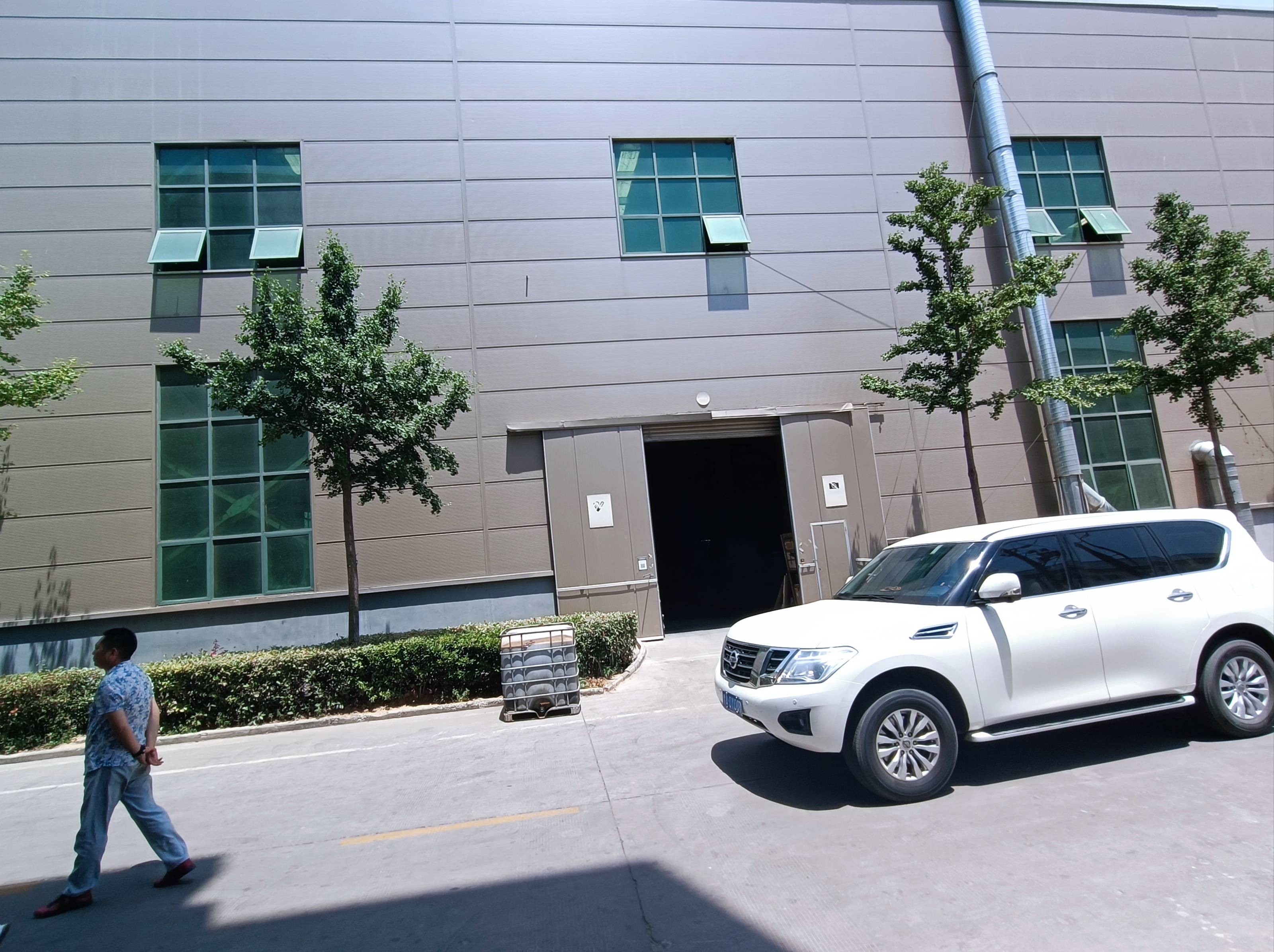 郑州市方城商会会长袁宝青一行走访考察河南鸿运印刷有限公司