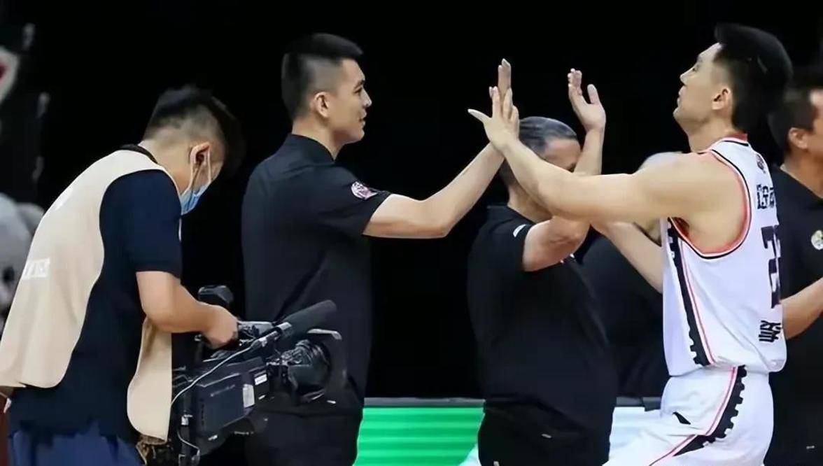 感谢杨鸣信任,cba最低调四号位是他_李晓旭_退役_杨鸣