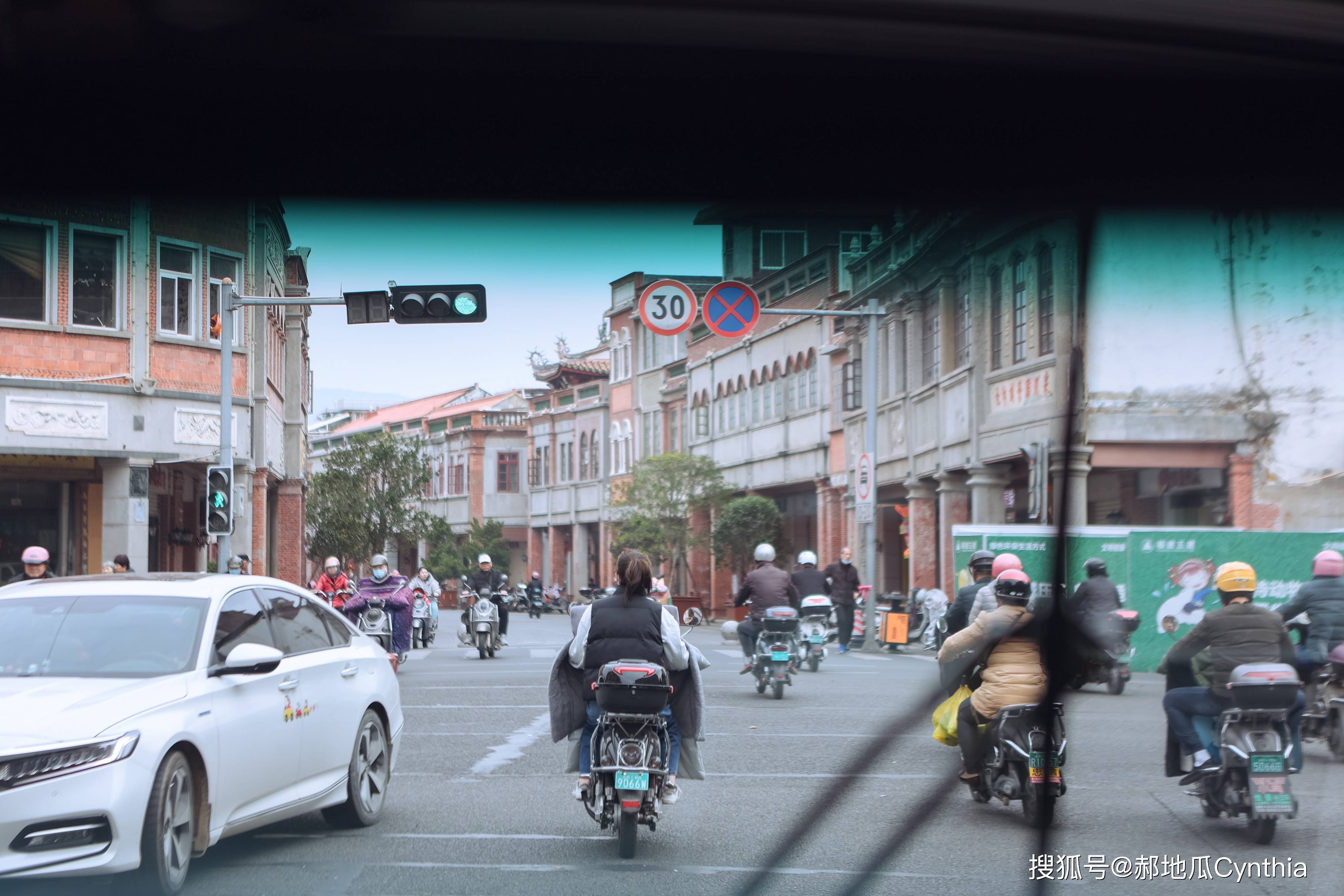 泉州这条街道不过千米，拥有三十多处古迹，近年成为网红打卡地