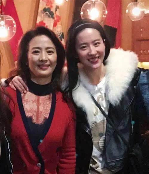 素颜五官脸型太标志,把舒畅衬得黯然失色_刘晓莉_网友_母女俩