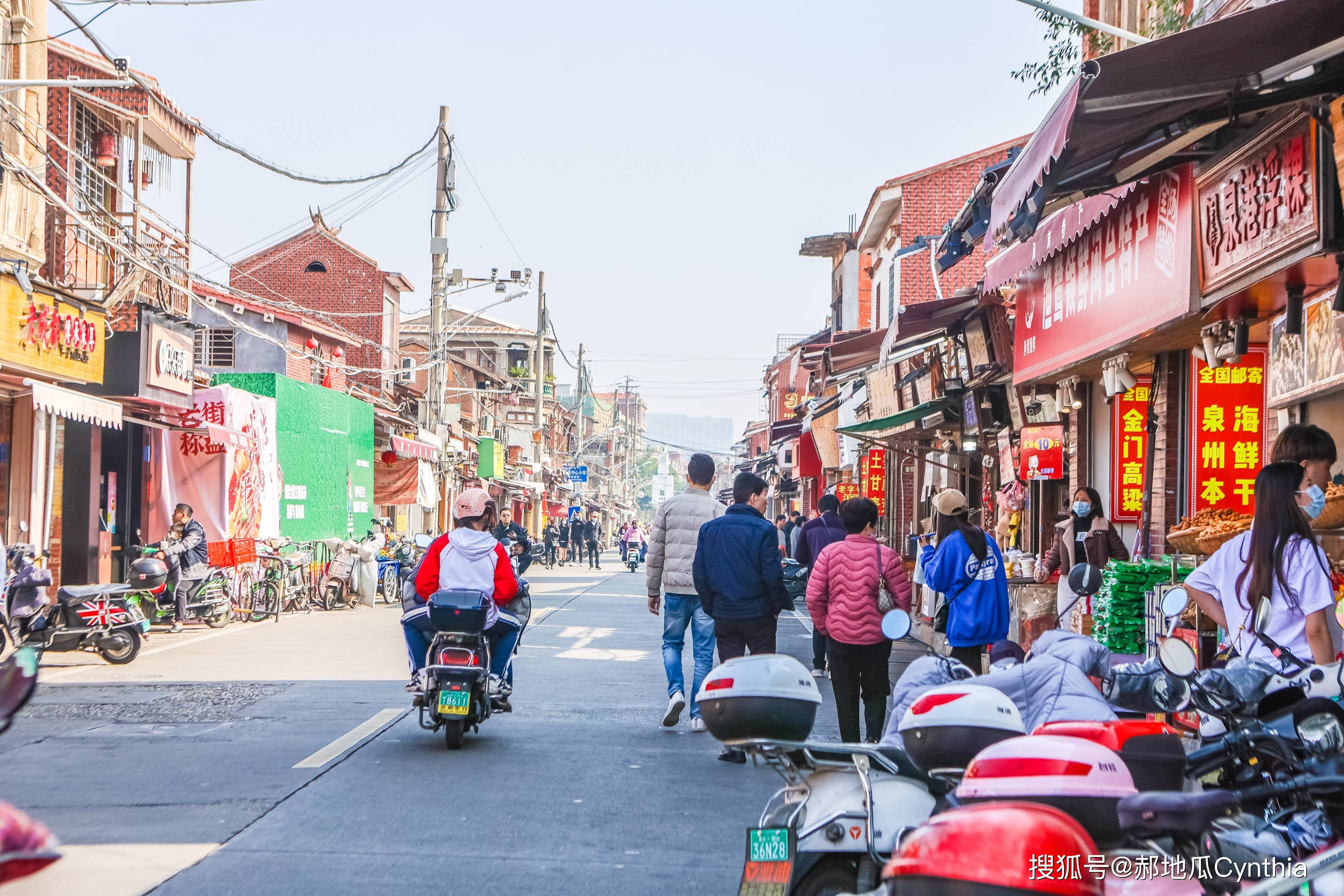 泉州这条街道不过千米，拥有三十多处古迹，近年成为网红打卡地