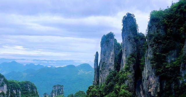 恩施这个奇特景区，山峰奇险且高耸，完全就是大自然所筑造出来的