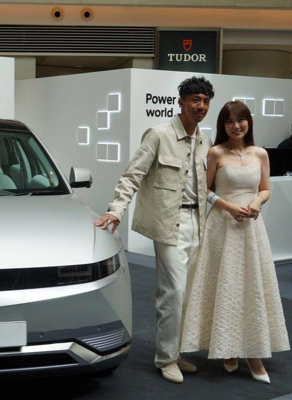 张继聪夫妇同台捞金,45岁谢安琪仙气飘飘,肤色形成鲜明对比_老公_活动