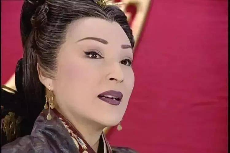 第二次是在黄晓明主演的电视剧《大汉天子》,饰演窦太后.