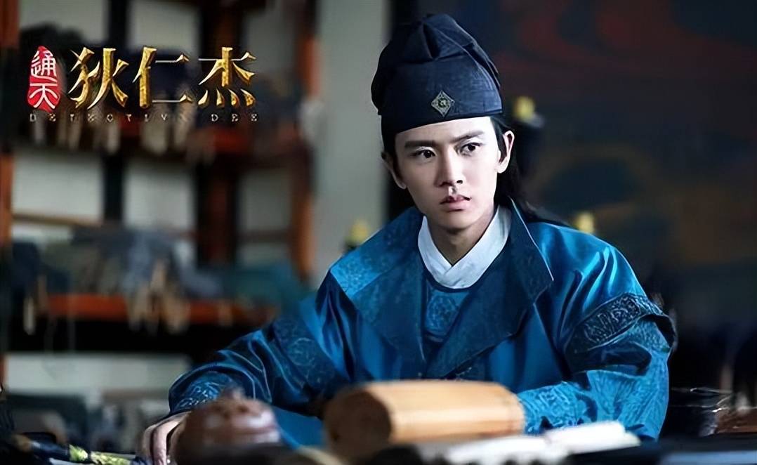 任嘉伦在拍电视剧《通天狄仁杰》的时候,因为是第一次演戏,又不是专业