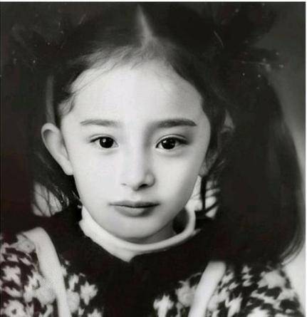 杨幂1986年出生在北京.她小时候更淘气.