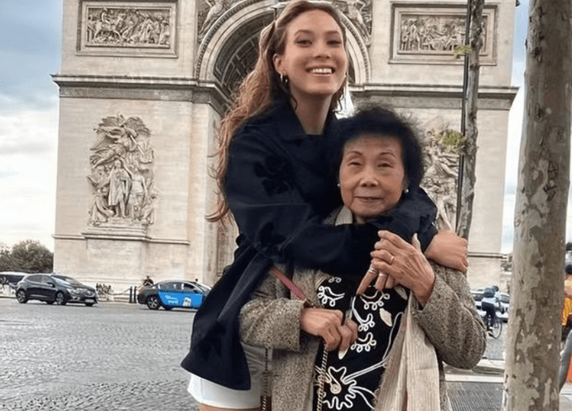 谷爱凌携家人同游法国身着西装十分漂亮气质完美堪比超模