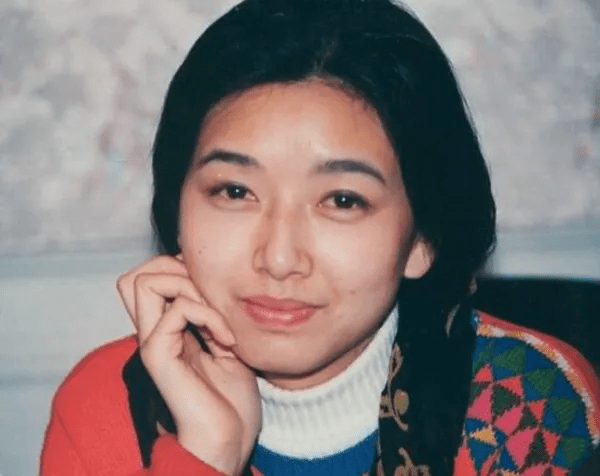 论保养只服这6位女星,与亲生女儿同框似姐妹
