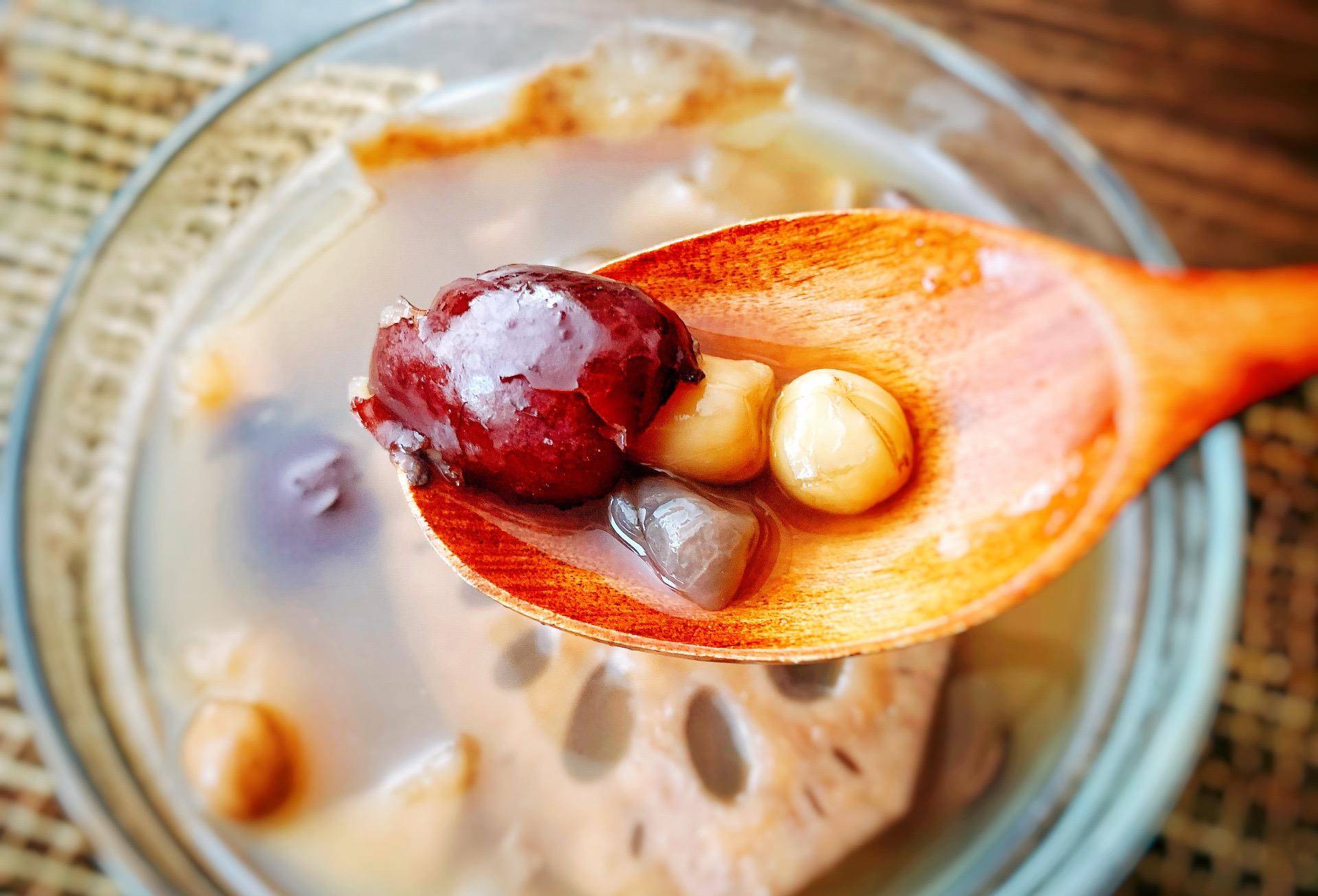 "大寒"降至,要多喝这碗汤,一把花生一节藕,去燥