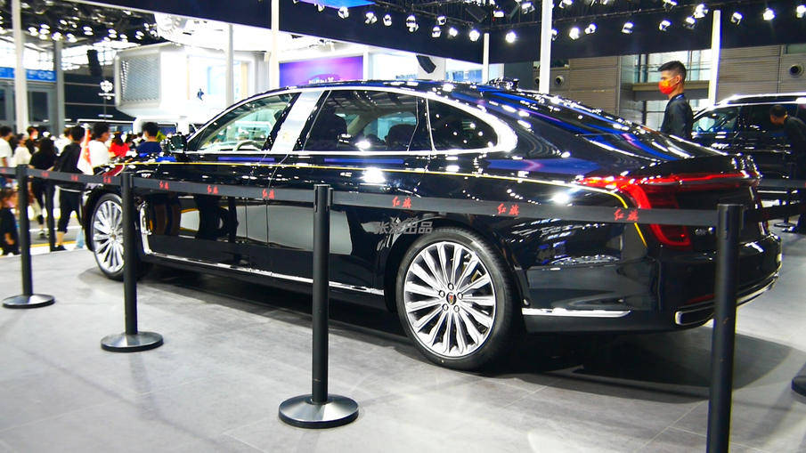 轴距为3260mm侧面非常修长红旗h9