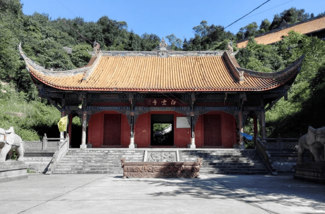 四川这座寺庙，气势恢宏，佛像活灵活现，就在自贡市荣县，可打卡