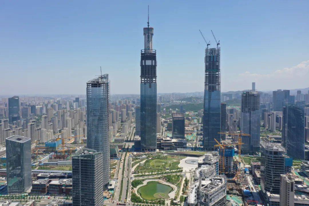 绿地山东国际金融中心 428米"山"势已成,扮靓城市天际线