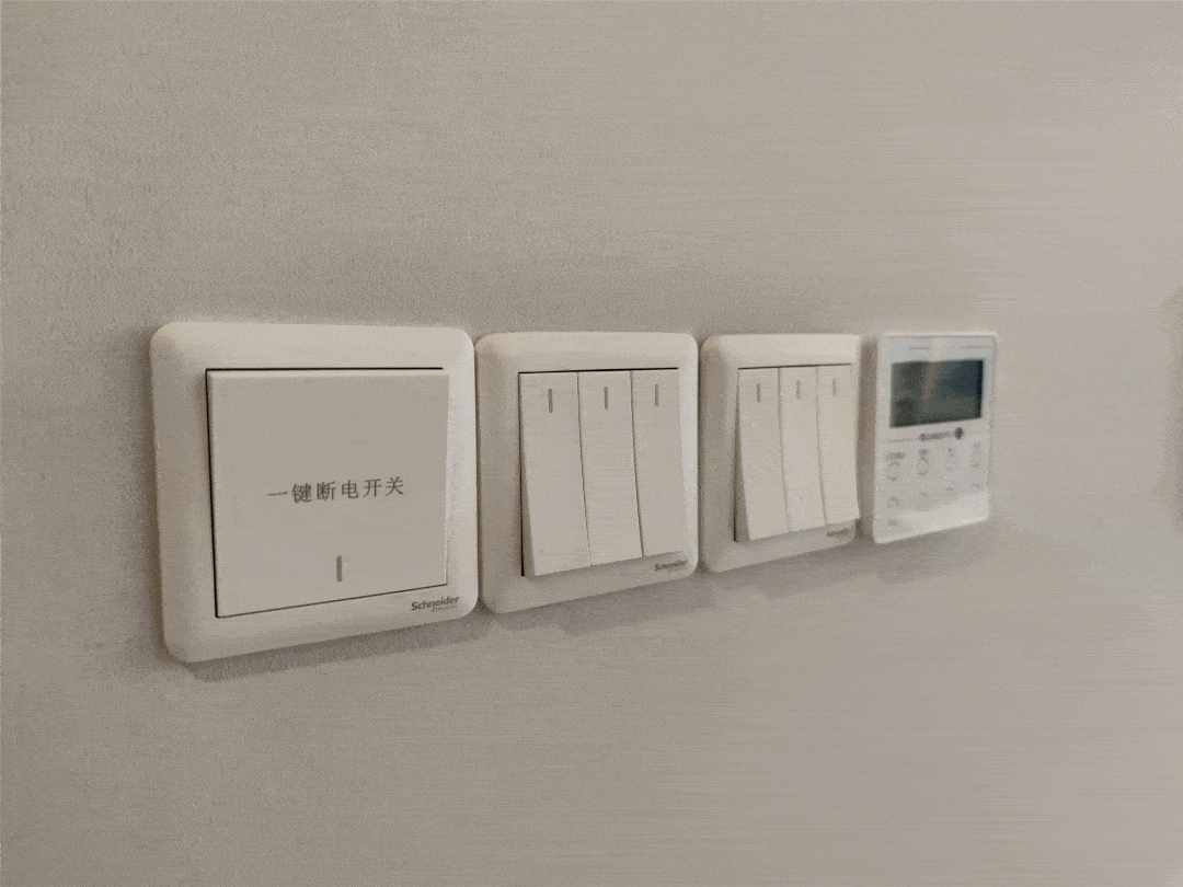 比如说,进门的一键断电开关,简直是"强迫症"的福音.