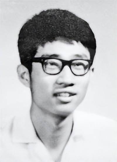 原创中国舰载机之父罗阳歼15首次着舰后殉职十年后女儿接过接力棒