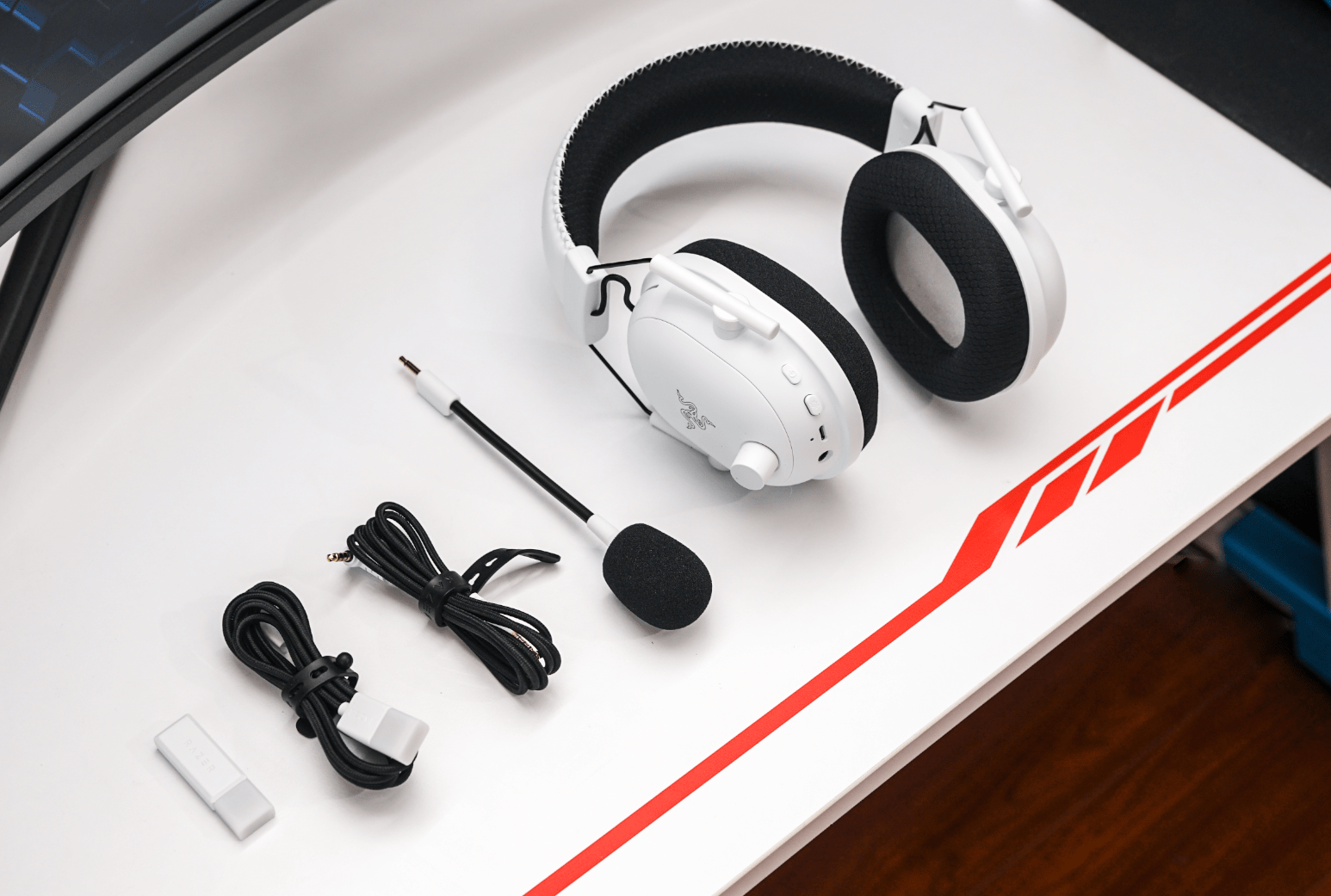 原创纯白外观还不夹头618给入手第一弹雷蛇旋风黑鲨v2专业版