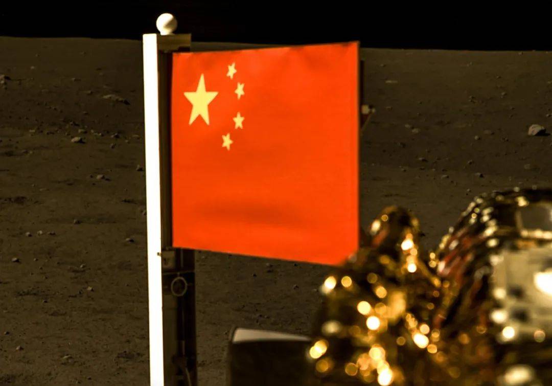 月球上的五星红旗仍很鲜艳,专家:美国旗或变白旗_旗帜_嫦娥_登月