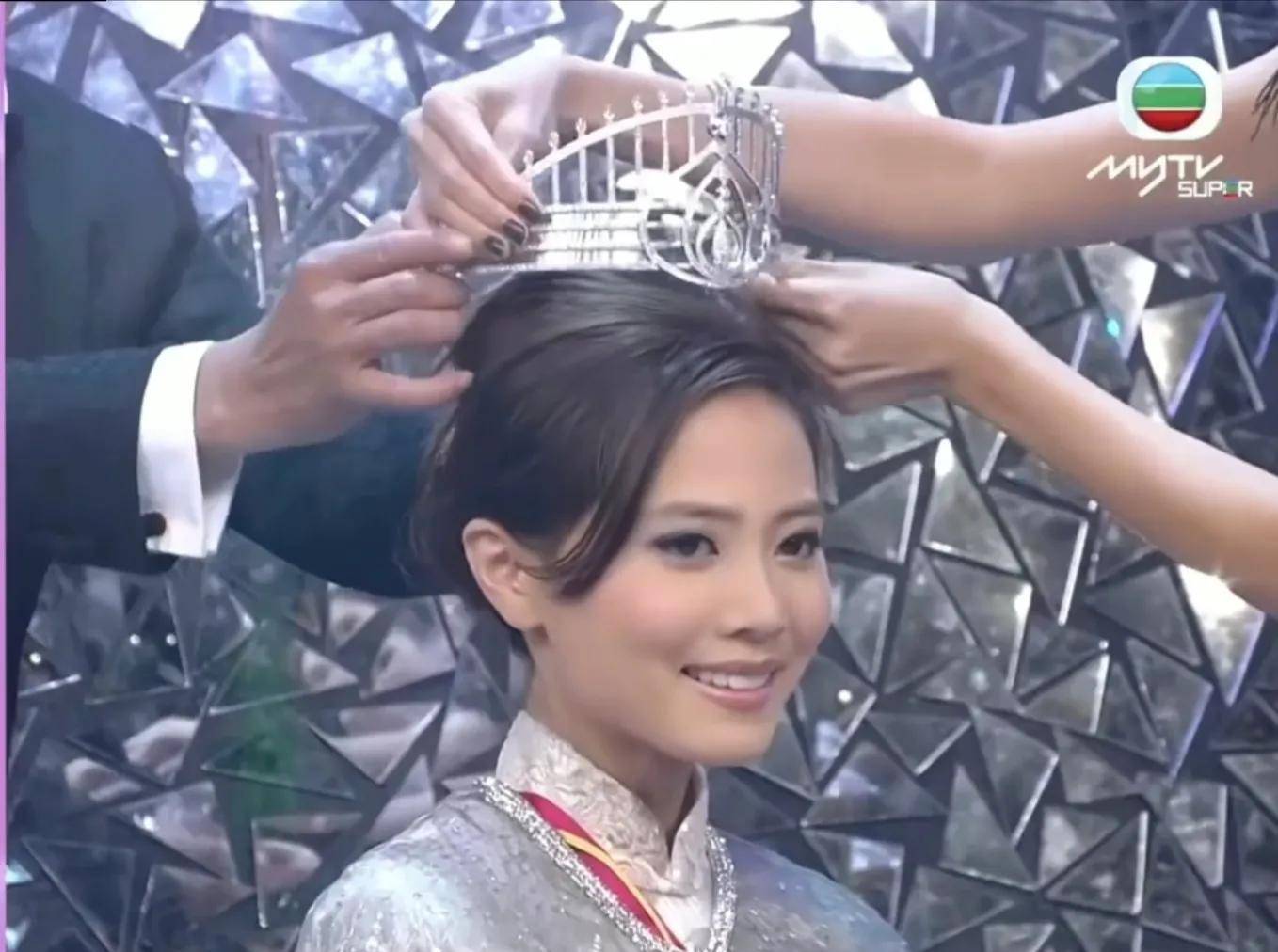 欣赏历代港姐的盛世美颜,谁的笑容最能俘获你_季军_向海岚_杨思琦