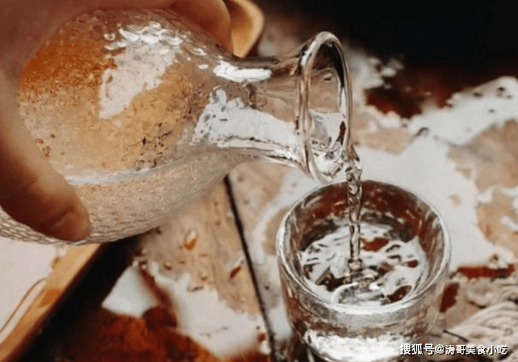 姬长孔经过一段时间的观察,发现秦池酒在那时的山东市场已经很难有