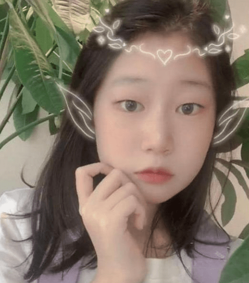 小沈阳女儿女大十八变,15岁颜值逆袭,化浓妆意外撞脸金智妮_沈佳润
