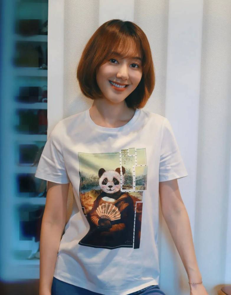 女主持王冠:和曹可凡传绯闻,被李咏器重,39岁未婚成母亲心病_赵忠祥