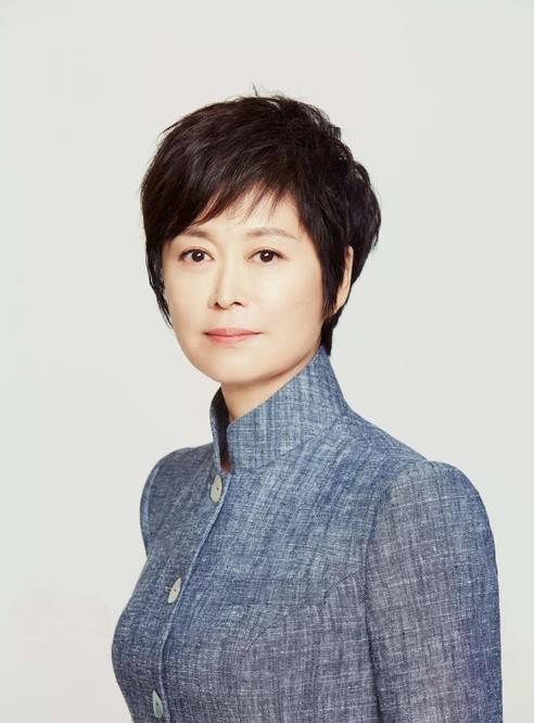 2011年,王尔晴研究生毕业后,与尼克在苏格兰举行了婚礼.