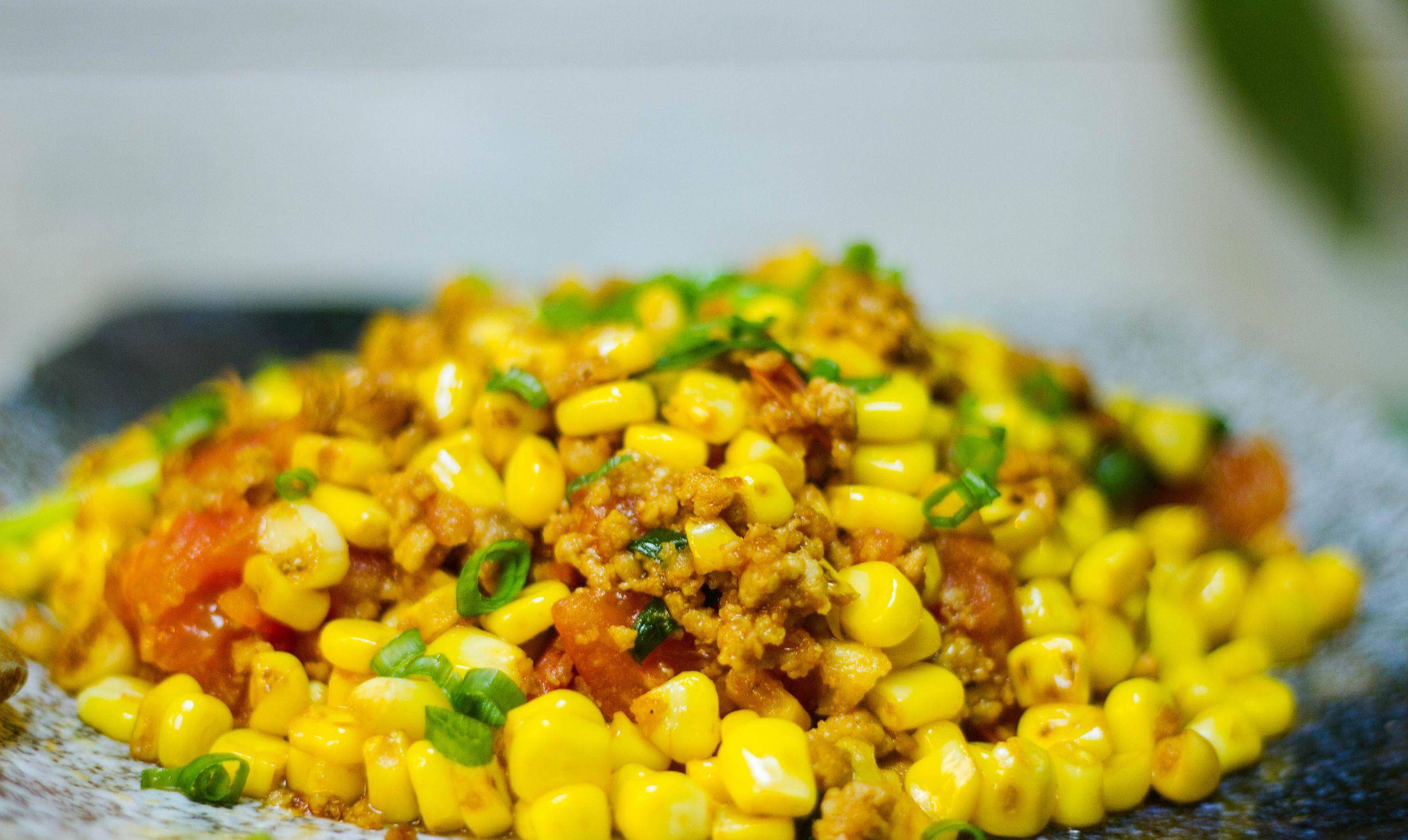 玉米炒肉末家常小菜,是家庭一道超级下饭的好菜,拌着吃更有感觉_玉米