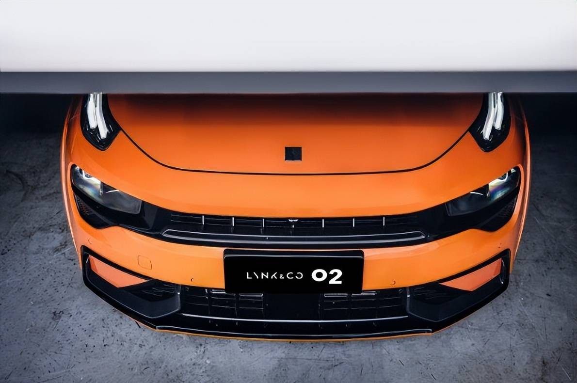 从这款车型的外观来看,车型延续了领克家族设计特点,并且它的造型设计