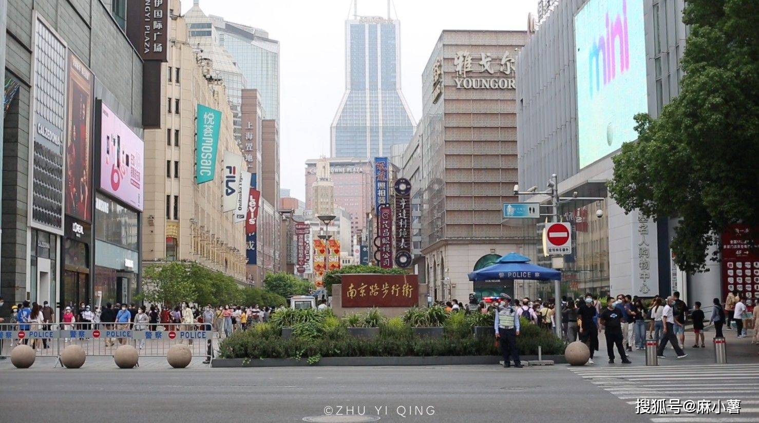 原创上海南京路端午节恢复往日生气街头人潮汹涌网红步行街回来了