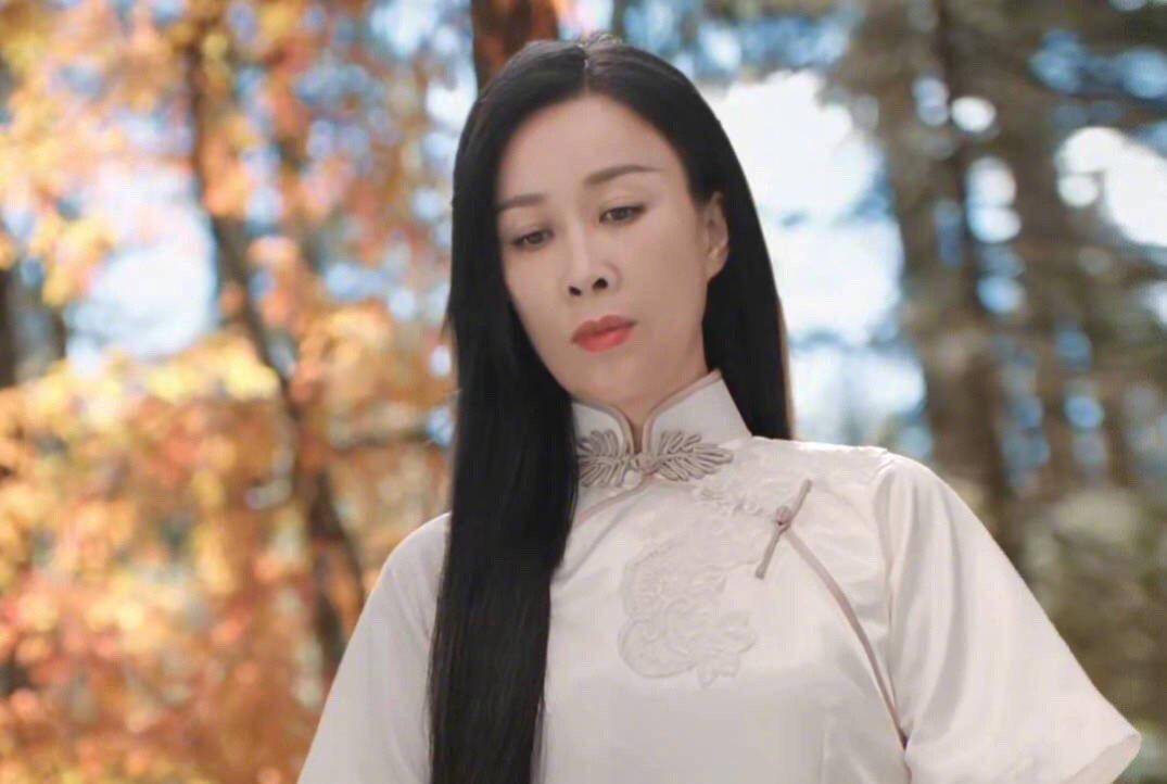 原创那英穿旗袍上围时尚变古典美女东北话引爆笑