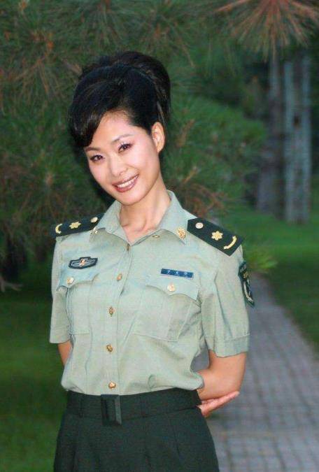 原创55岁于文华近照曝光皮肤光滑细嫩似少女只能走穴商演养家