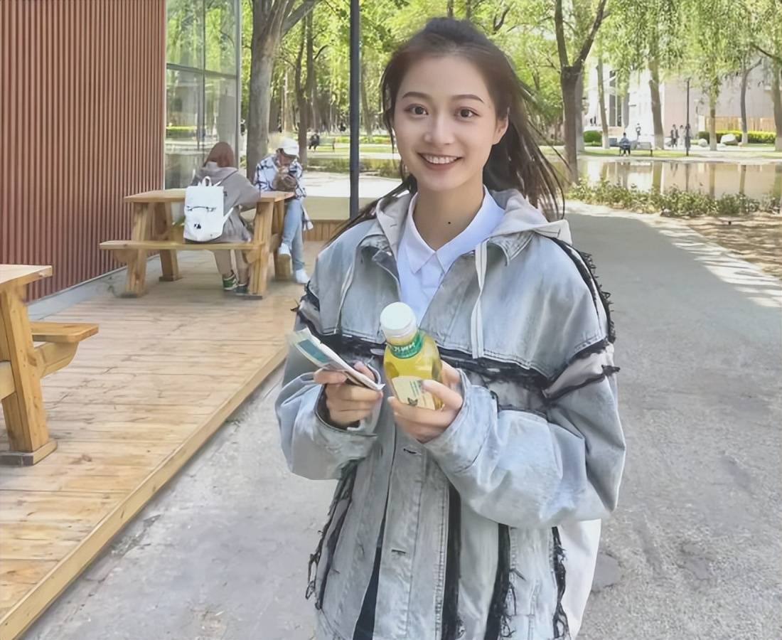 原创学姐很好看但我想上本科大专用校花宣传遭抵制厄运速退